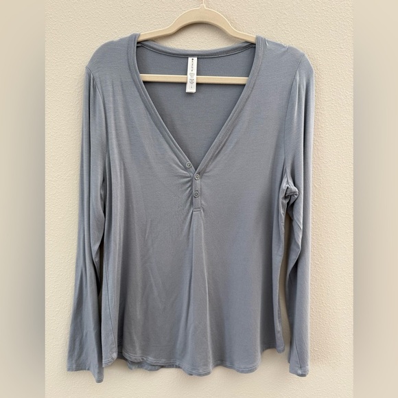 Athleta Tops - Athleta Light Gray V-Neck Long Sleeve Blouse